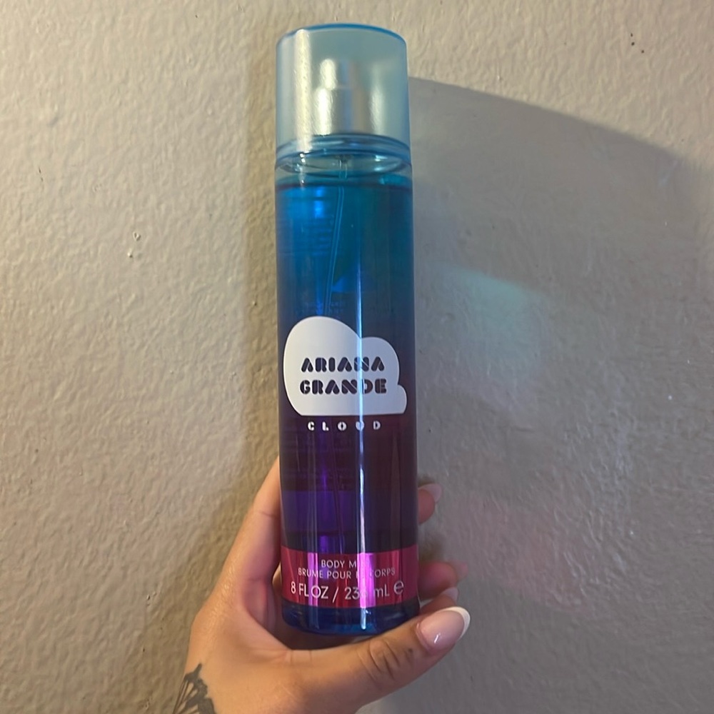Ariana Grande-  Cloud body mist